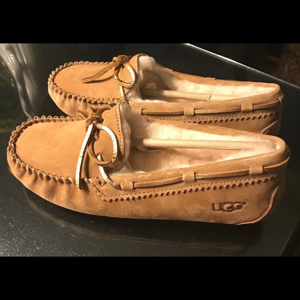 Ugg Dakota moccasin slippers Women’s size 7 NWT
